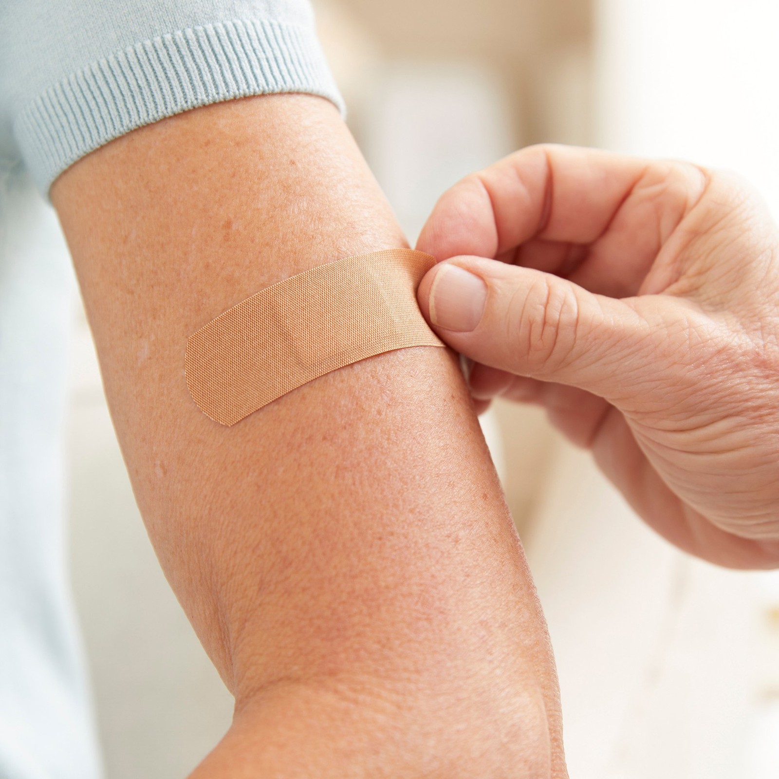 100 mckesson adhesive bandages - image 7